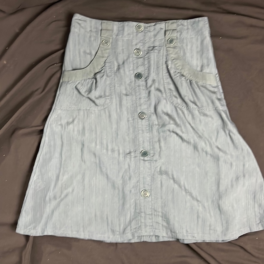 Bcbgirls xs navy flowy a-line skirt with pockets and button close.
